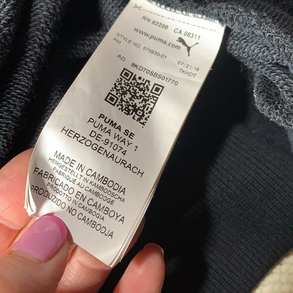 PUMA, zip up sweatshirt! - Picture 8 of 10